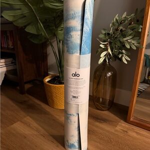 Brand New Alo Yoga Tie Dye Warrior Mat - Bright Aqua Tie Dye